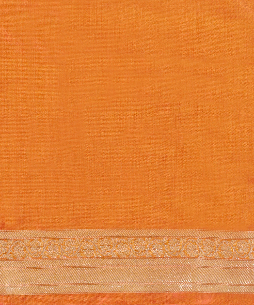 Handloom_Peach_And_Yellow_Dual_Tone_Pure_Katan_Silk_Banarasi_Saree_With_Asharfi_Booti_WeaverStory_05