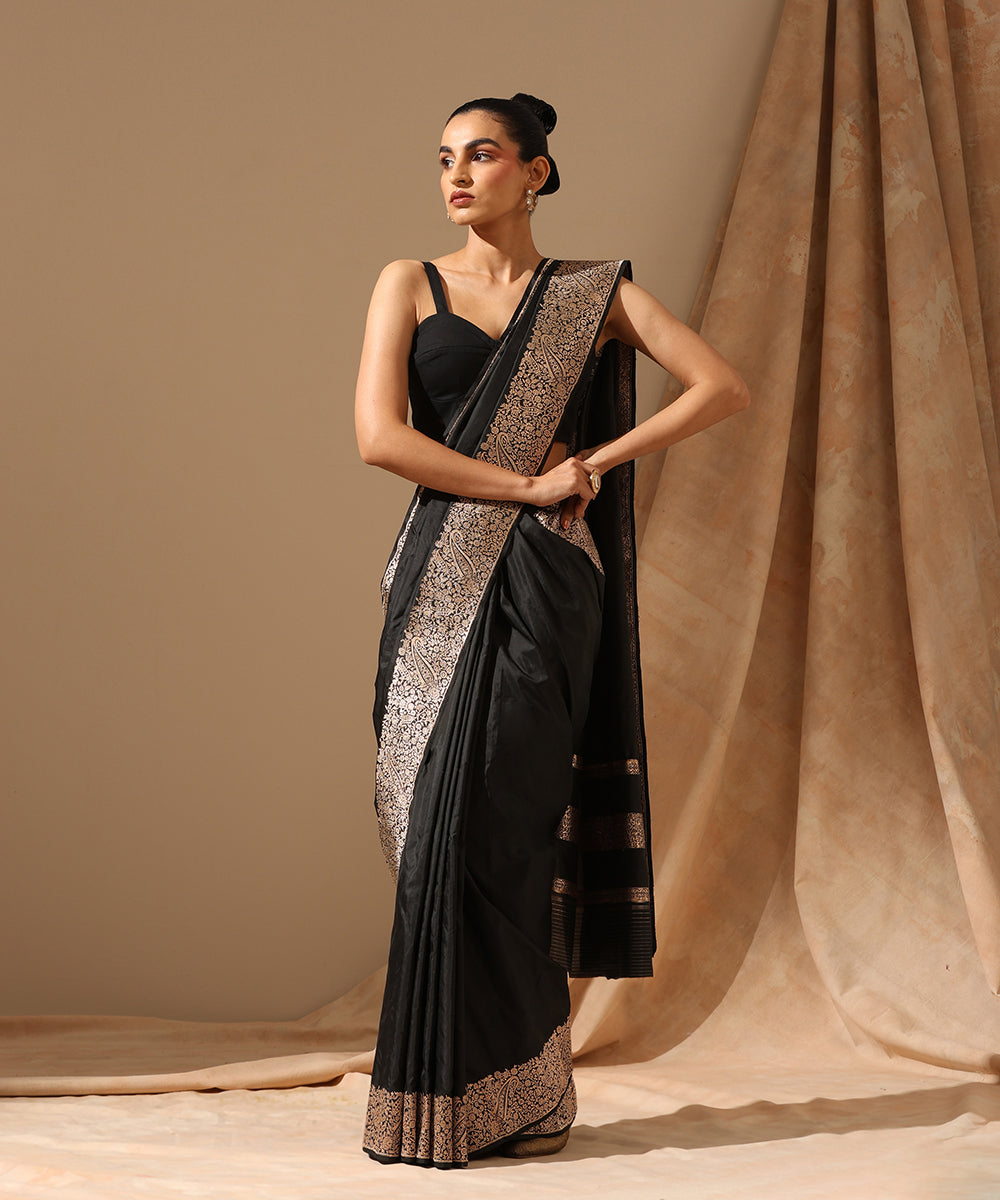Handloom_Black_Pure_Katan_Silk_Kadhwa_Banarasi_Saree_With_Paisleys_On_Border_WeaverStory_02