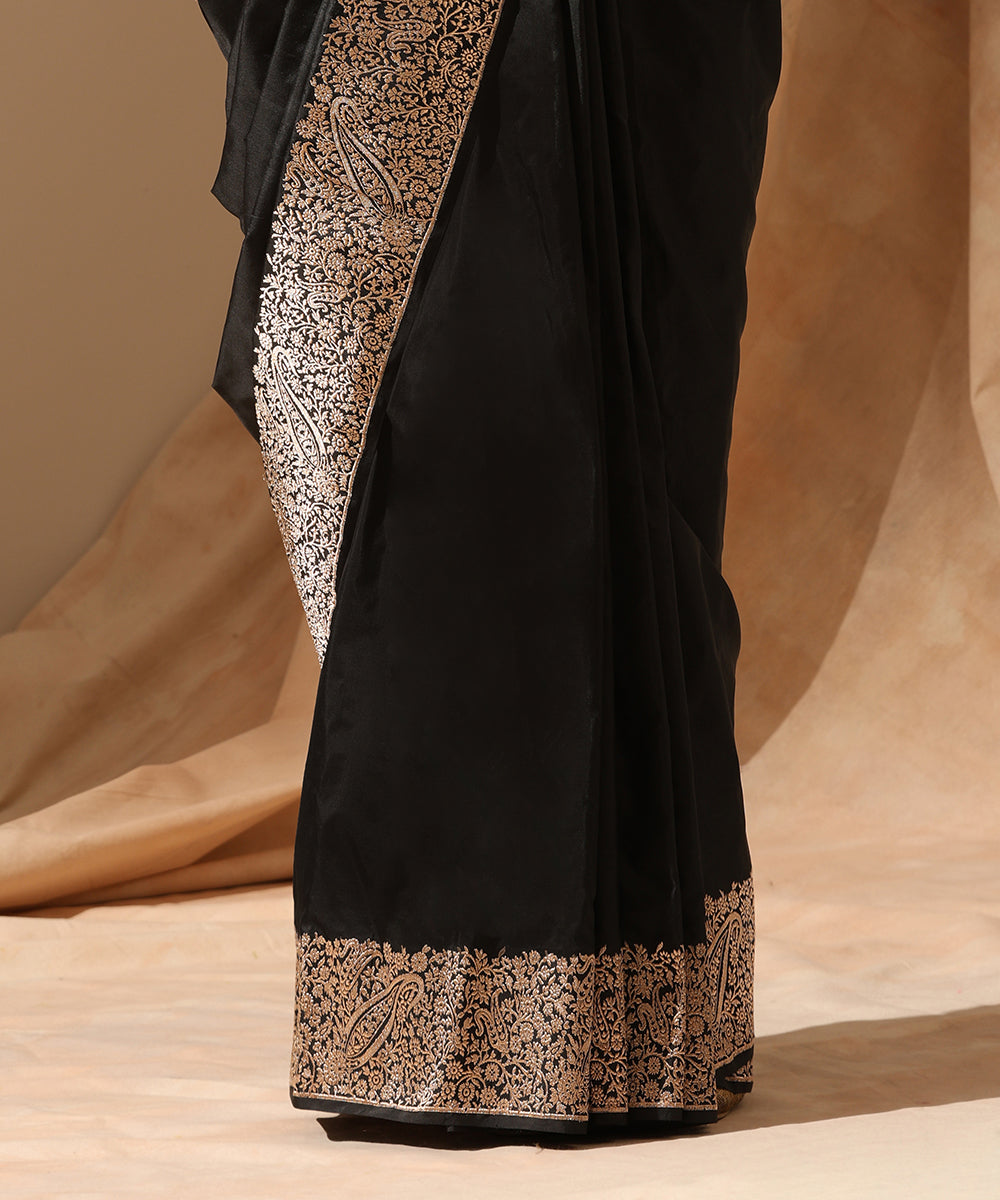 Handloom_Black_Pure_Katan_Silk_Kadhwa_Banarasi_Saree_With_Paisleys_On_Border_WeaverStory_04