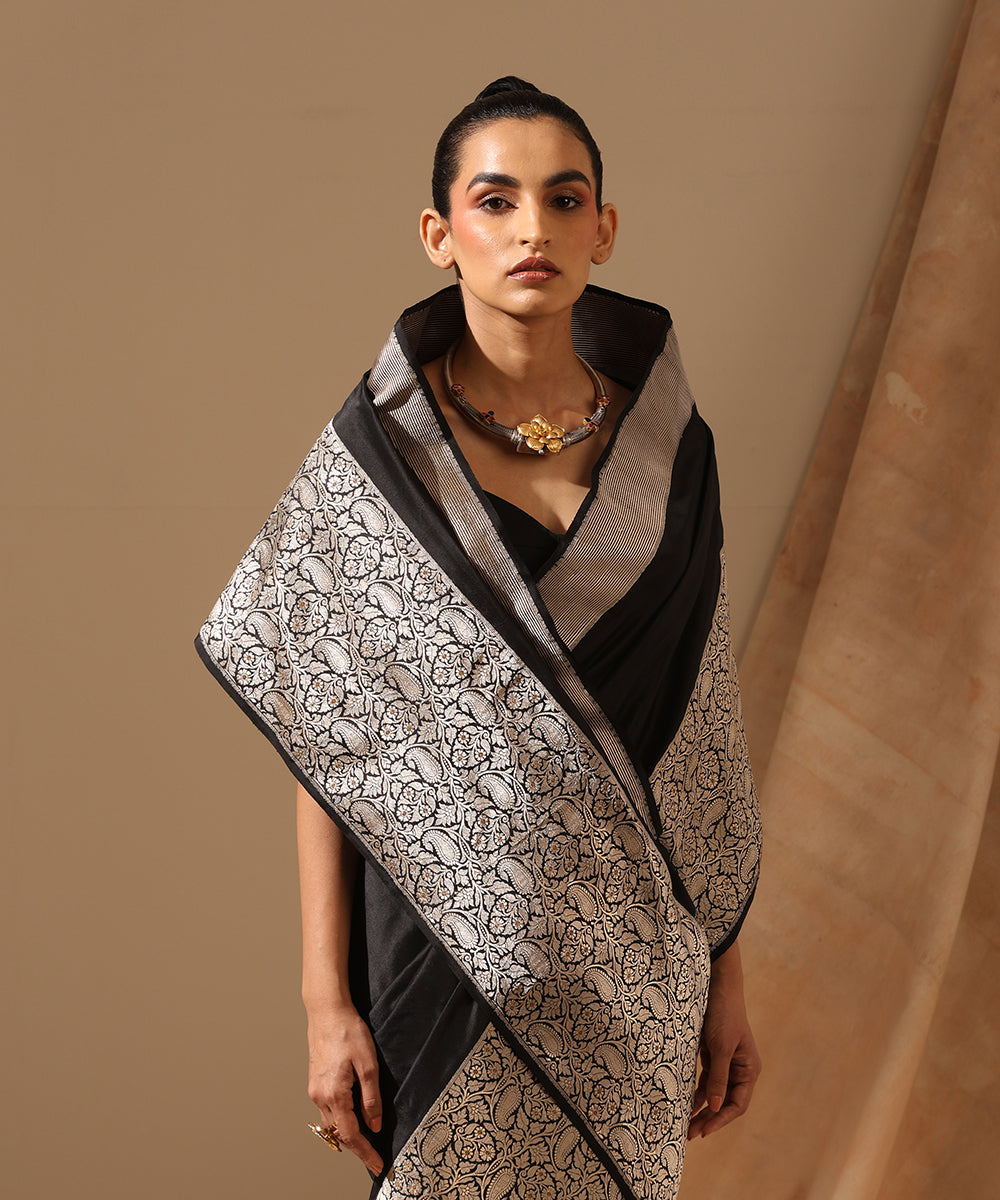 Black_Handloom_Pure_Katan_Silk_Kadhwa_Banarasi_Saree_With_Paisleys_On_A_Broad_Border_WeaverStory_01