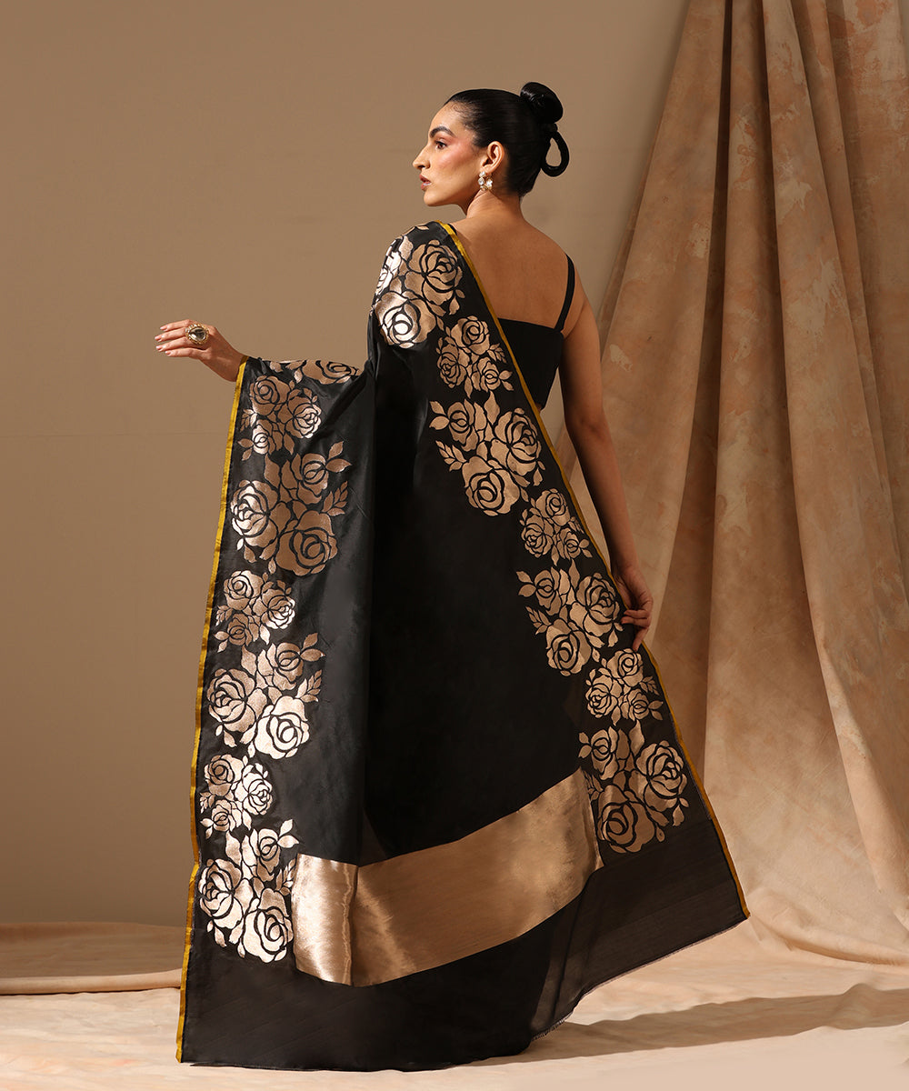 Handloom_Black_Pure_Katan_Silk_Kadhwa_Banarasi_Saree_With_Roses_On_The_Border_WeaverStory_03