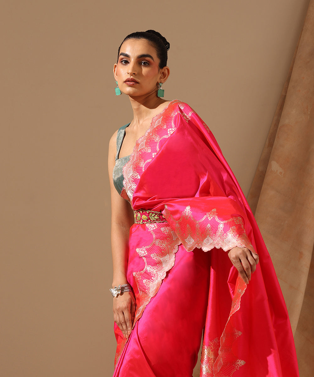 Pink_Dual_Tone_Handloom_Pure_Katan_Silk_Banarasi_Saree_With_Scalloped_Border_WeaverStory_01
