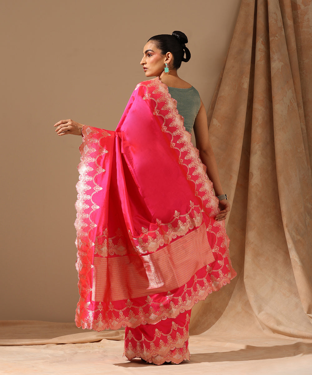 Pink_Dual_Tone_Handloom_Pure_Katan_Silk_Banarasi_Saree_With_Scalloped_Border_WeaverStory_03