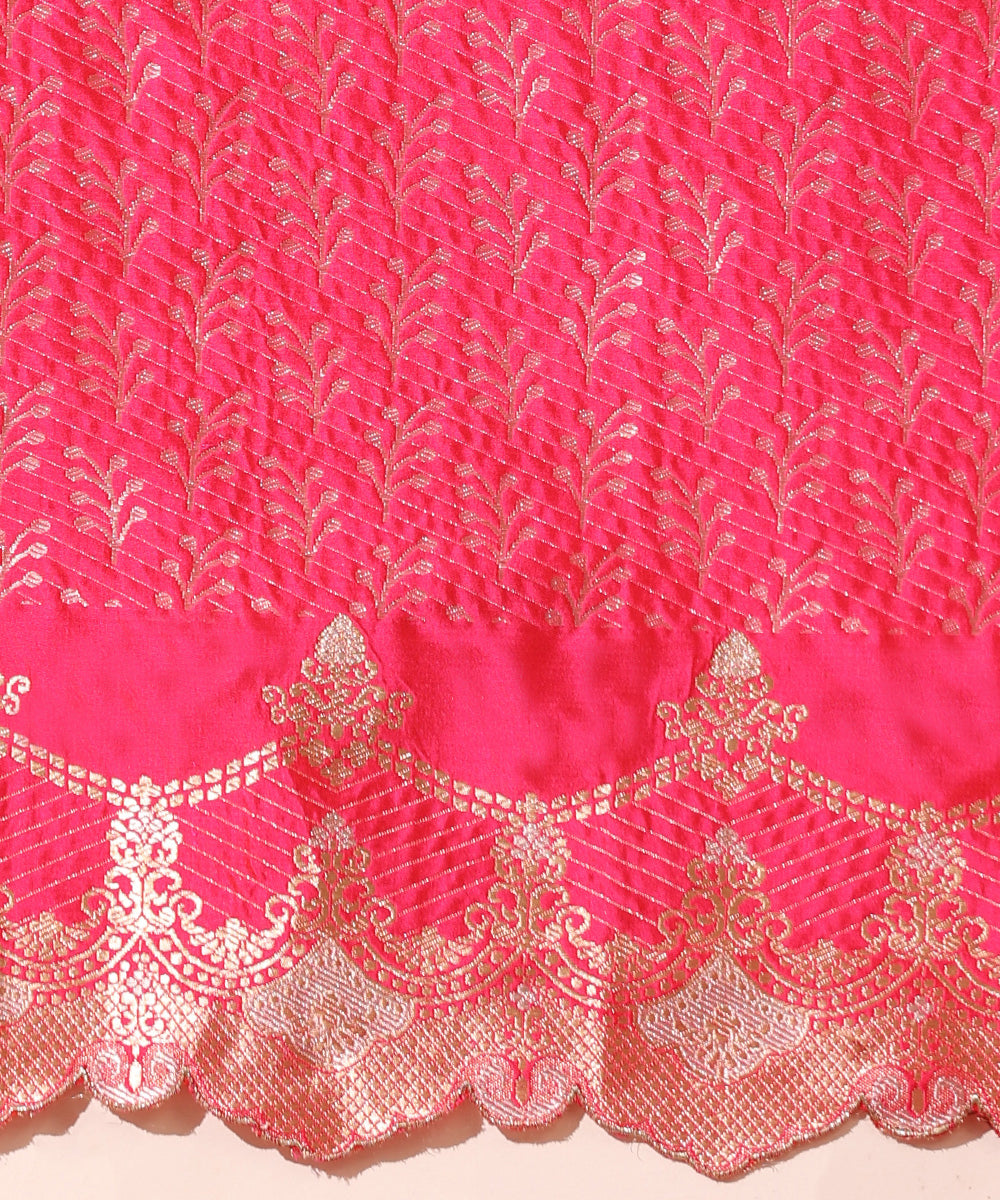 Pink_Dual_Tone_Handloom_Pure_Katan_Silk_Banarasi_Saree_With_Scalloped_Border_WeaverStory_05