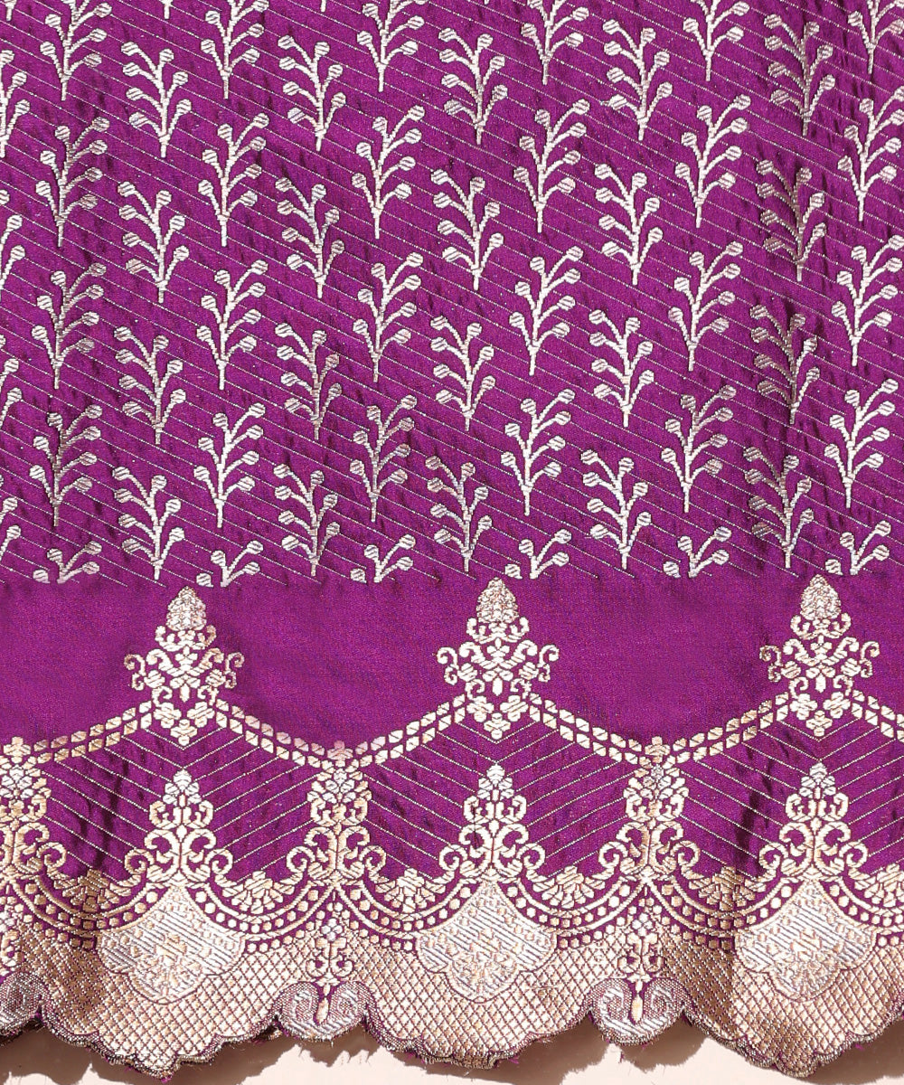 Handloom_Purple_Pure_Katan_Silk_Banarasi_Saree_With_Scalloped_Border_WeaverStory_05