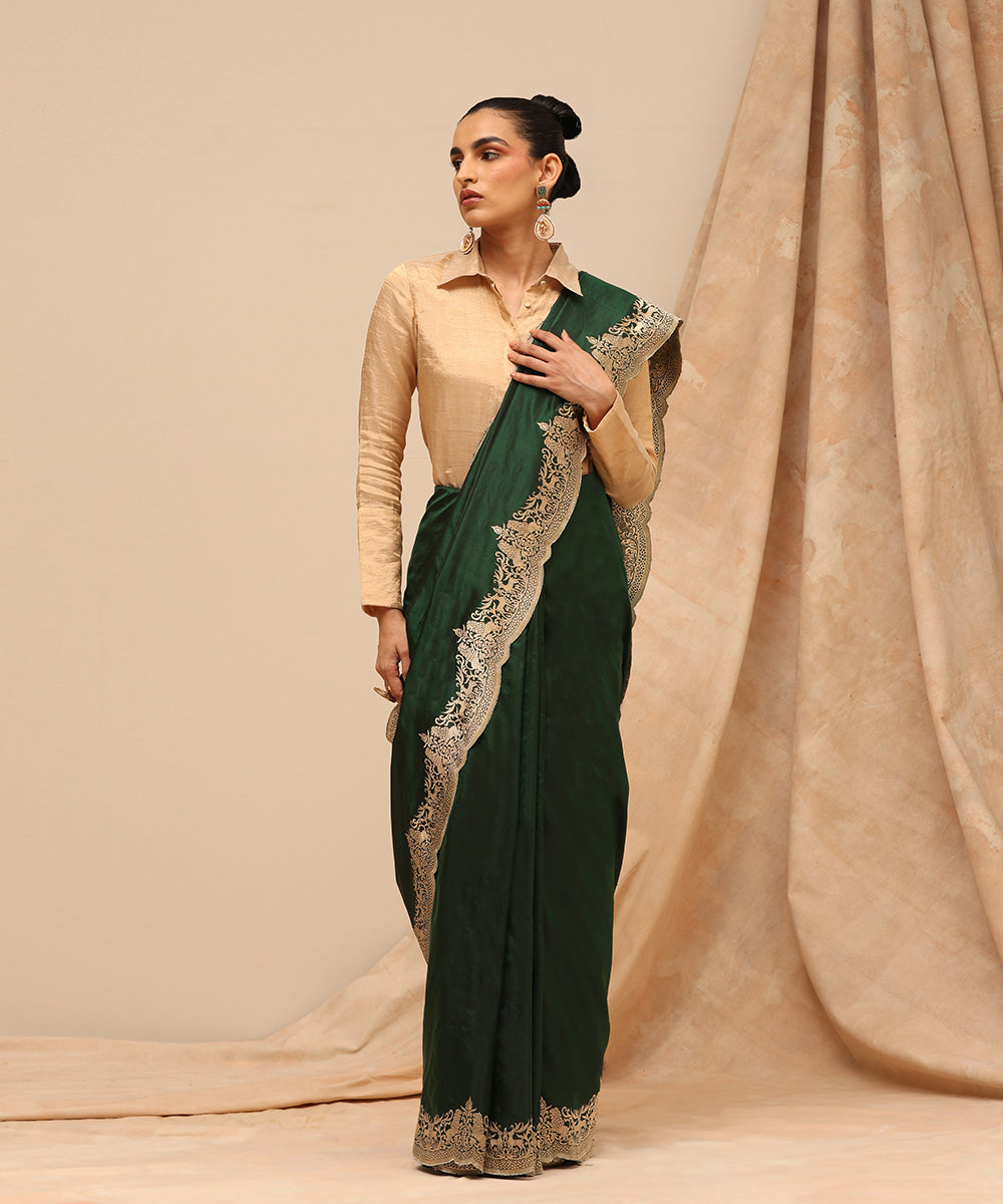 Bottle_Green_Handloom_Pure_Katan_Silk_Banarasi_Saree_With_Scalloped_Shikargah_Border_WeaverStory_02