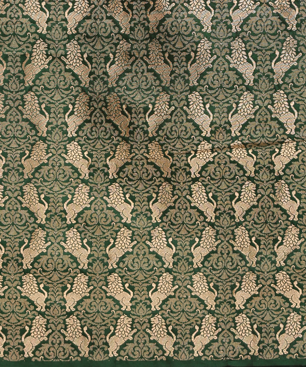 Bottle_Green_Handloom_Pure_Katan_Silk_Banarasi_Saree_With_Scalloped_Shikargah_Border_WeaverStory_05