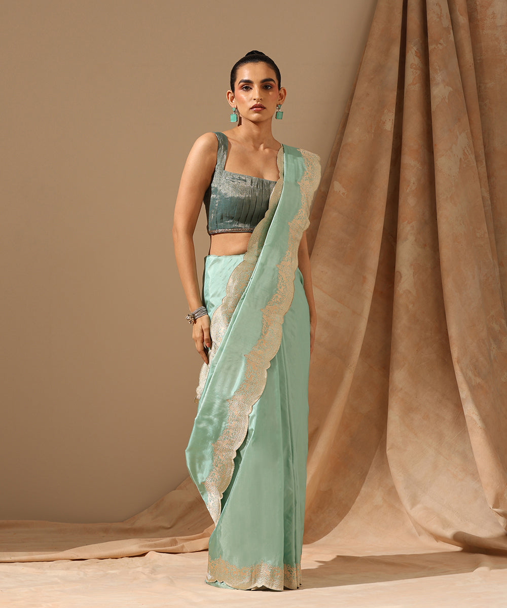 Handloom_Powder_Blue_Pure_Katan_Silk_Banarasi_Saree_With_Scalloped_Shikargah_Border_WeaverStory_02