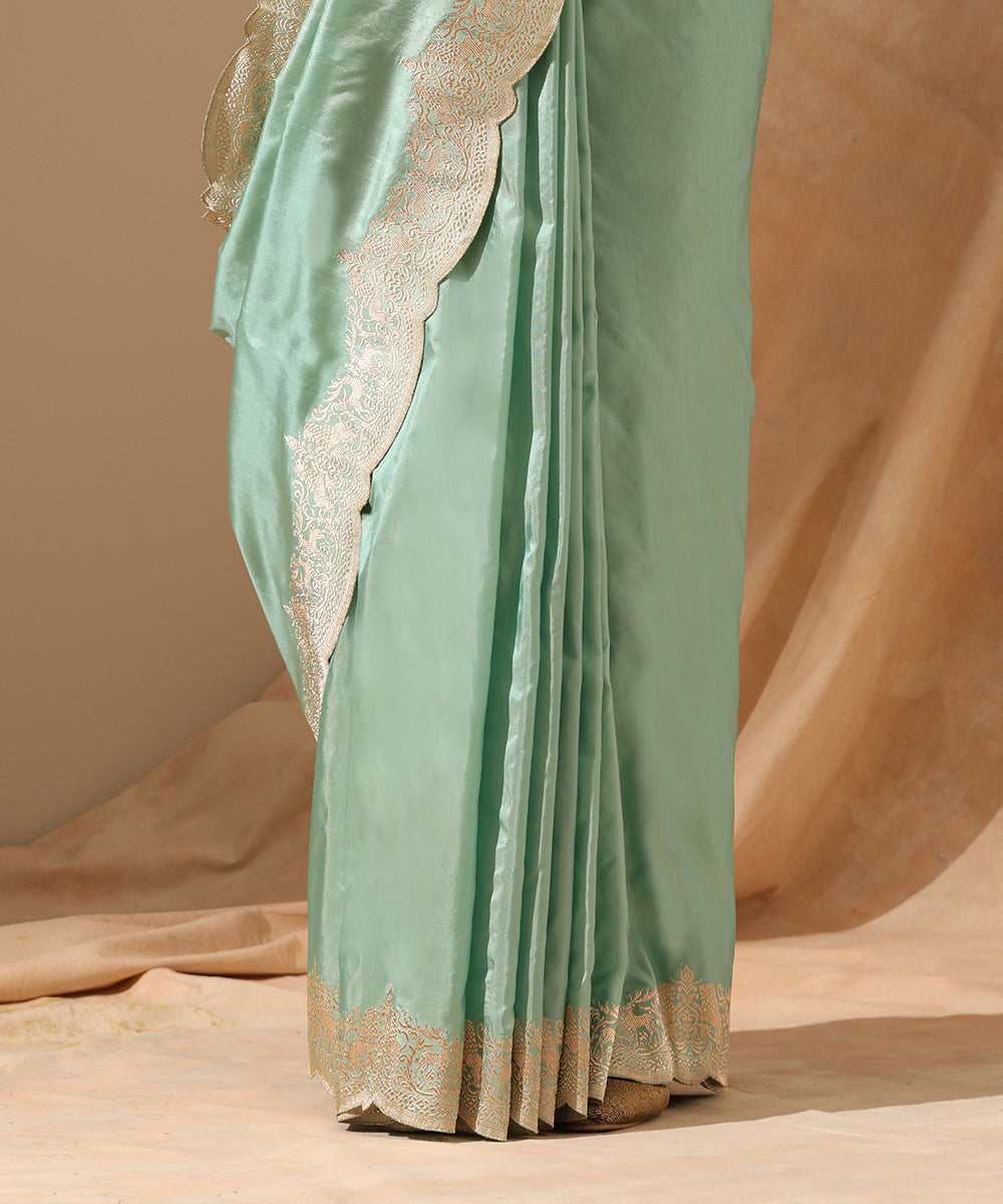 Handloom_Powder_Blue_Pure_Katan_Silk_Banarasi_Saree_With_Scalloped_Shikargah_Border_WeaverStory_04