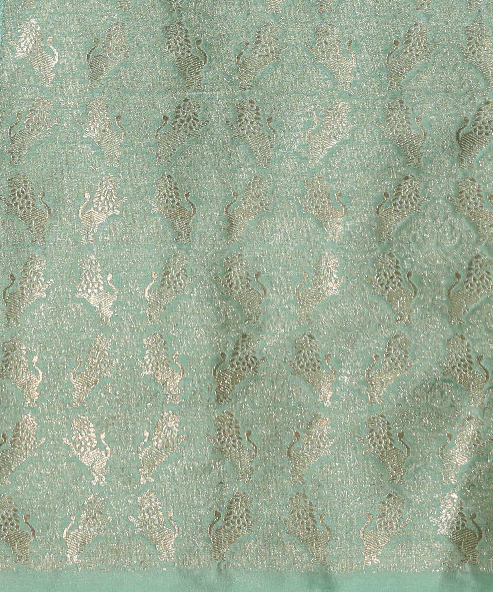 Handloom_Powder_Blue_Pure_Katan_Silk_Banarasi_Saree_With_Scalloped_Shikargah_Border_WeaverStory_05
