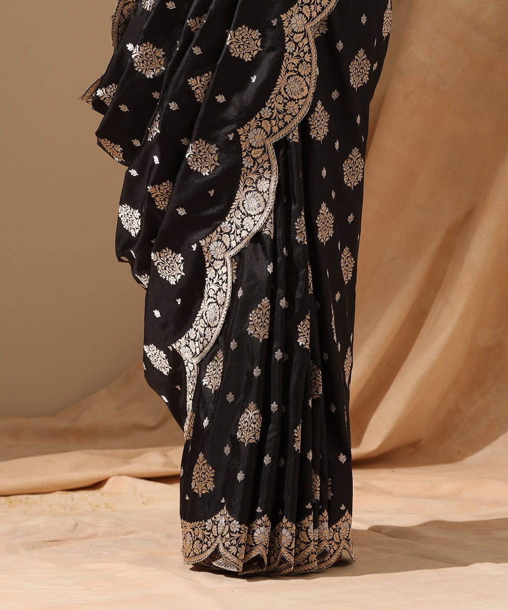 Handloom_Black_Pure_Katan_Silk_Banarasi_Saree_With_Mughal_Booti_And_Scalloped_Border_WeaverStory_03