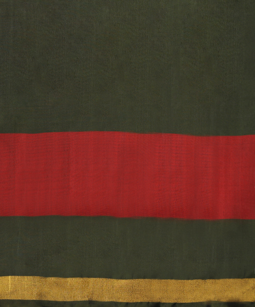 Handloom_Pink_And_Red_Pure_Mulberry_Silk_Patola_Saree_With_Black_Border_And_Palla_WeaverStory05