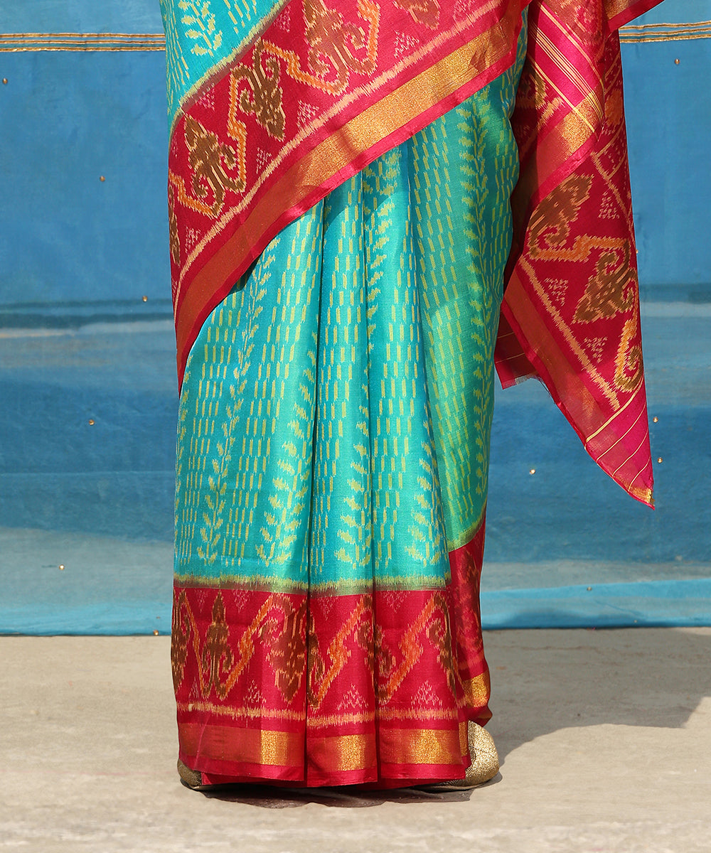 Handloom_Aqua_Blue_Pure_Mulberry_Silk_Ikat_Patola_Saree_With_Pink_Border_And_Palla_WeaverStory_04