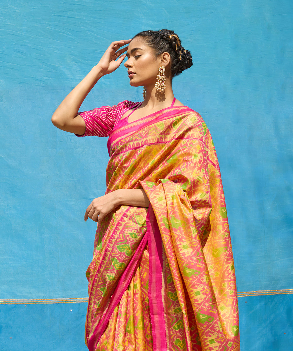 Peach_And_Pink_Handloom_Pure_Mulberry_Silk_Ikat_Patola_Saree_With_Pink_Border_And_Palla_WeaverStory_02