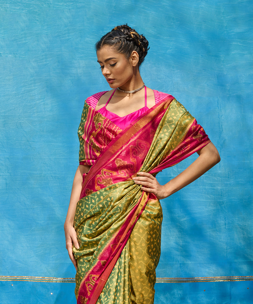 Green_And_Pink_Handloom_Pure_Mulberry_Silk_Ikat_Patola_Saree_With_Pink_Border_And_Palla_WeaverStory_02