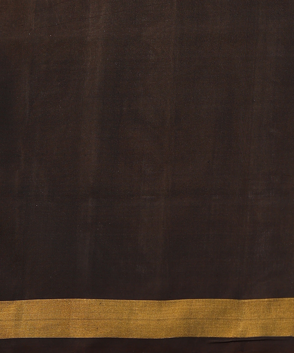 Orange_And_Black_Handloom_Pure_Mulberry_Silk_Ikat_Patola_Saree_With_Black_Border_And_Palla_WeaverStory_04