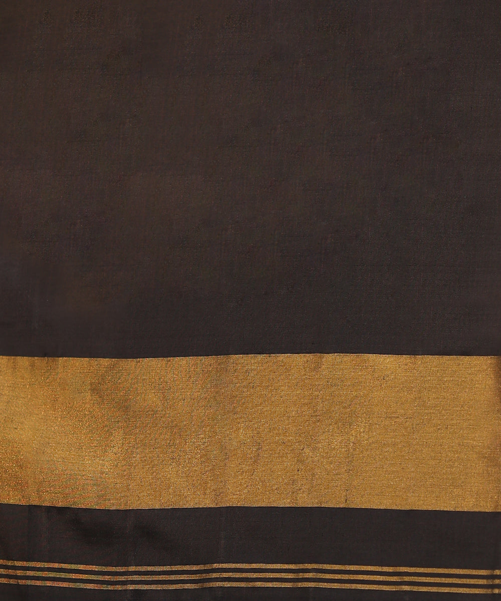 Magenta_And_Black_Handloom_Pure_Mulberry_Silk_Ikat_Patola_Saree_WeaverStory_05