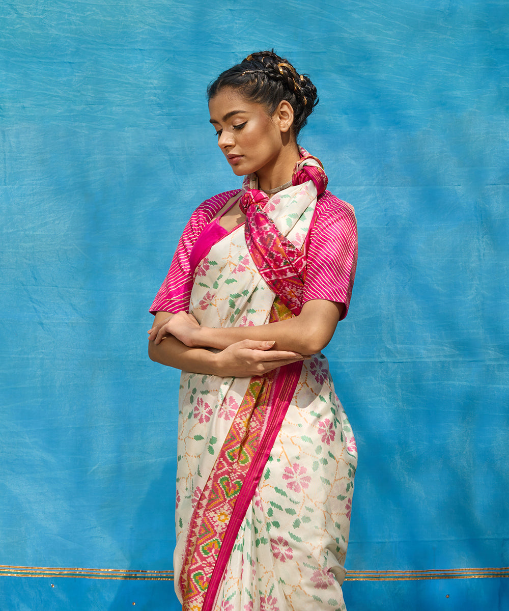 Handloom_White_And_Pink_Pure_Mulberry_Silk_Ikat_Patola_Saree_With_Tissue_Border_WeaverStory_02