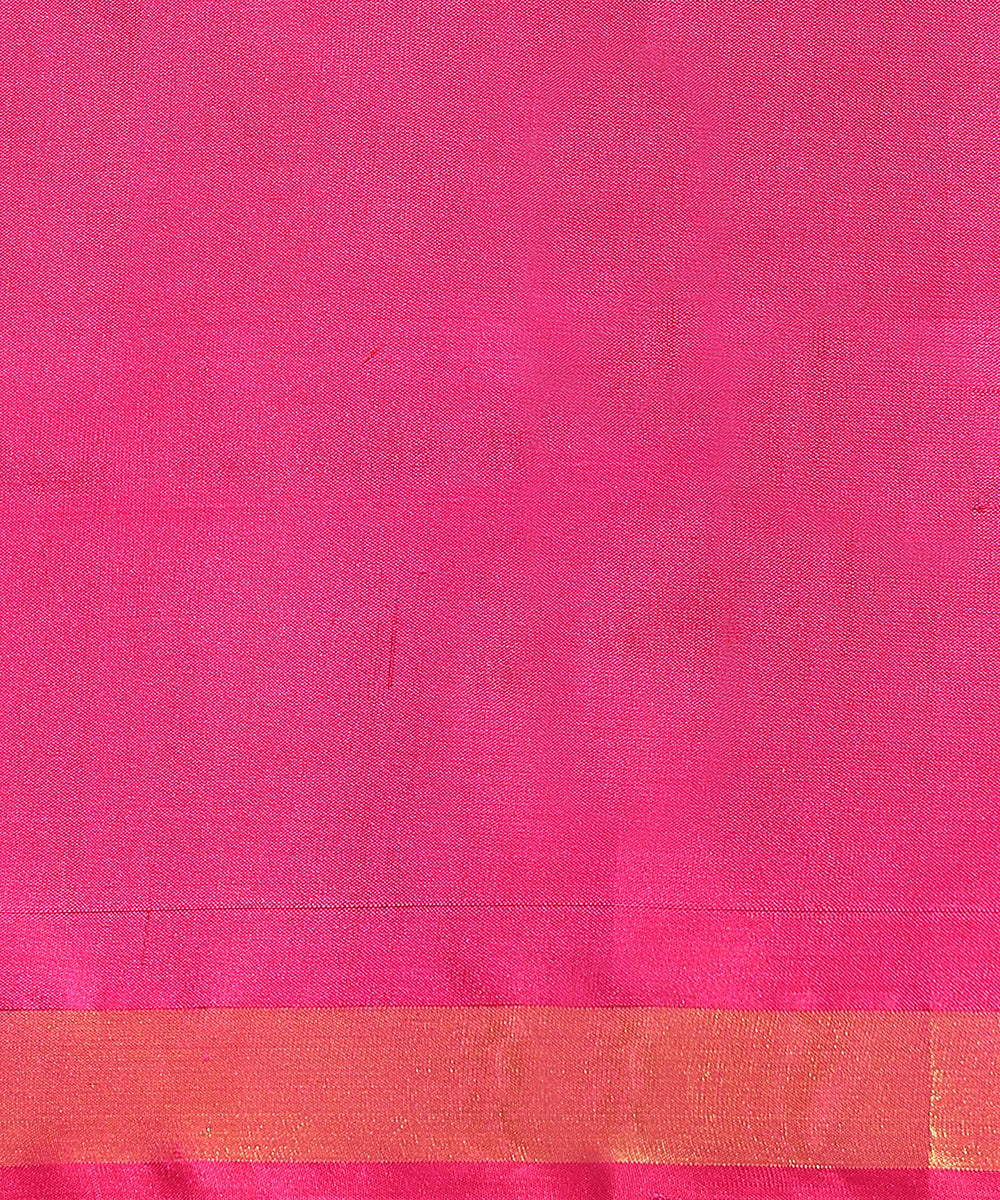Handloom_White_And_Pink_Pure_Mulberry_Silk_Ikat_Patola_Saree_With_Tissue_Border_WeaverStory_05