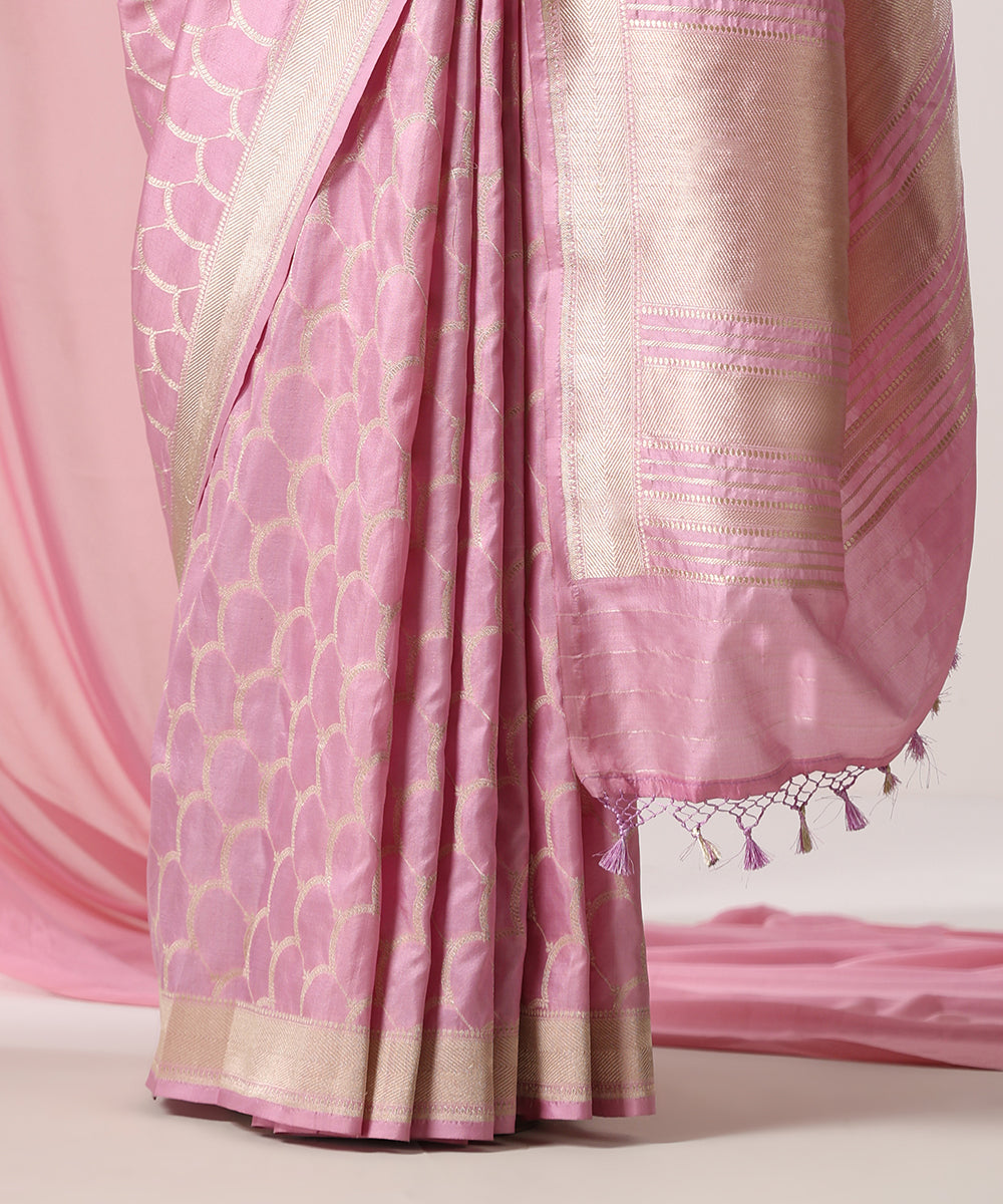 Lilac_Handloom_Pure_Katan_Silk_Banarasi_Saree_With_All_Over_Zari_Jaal_WeaverStory_04