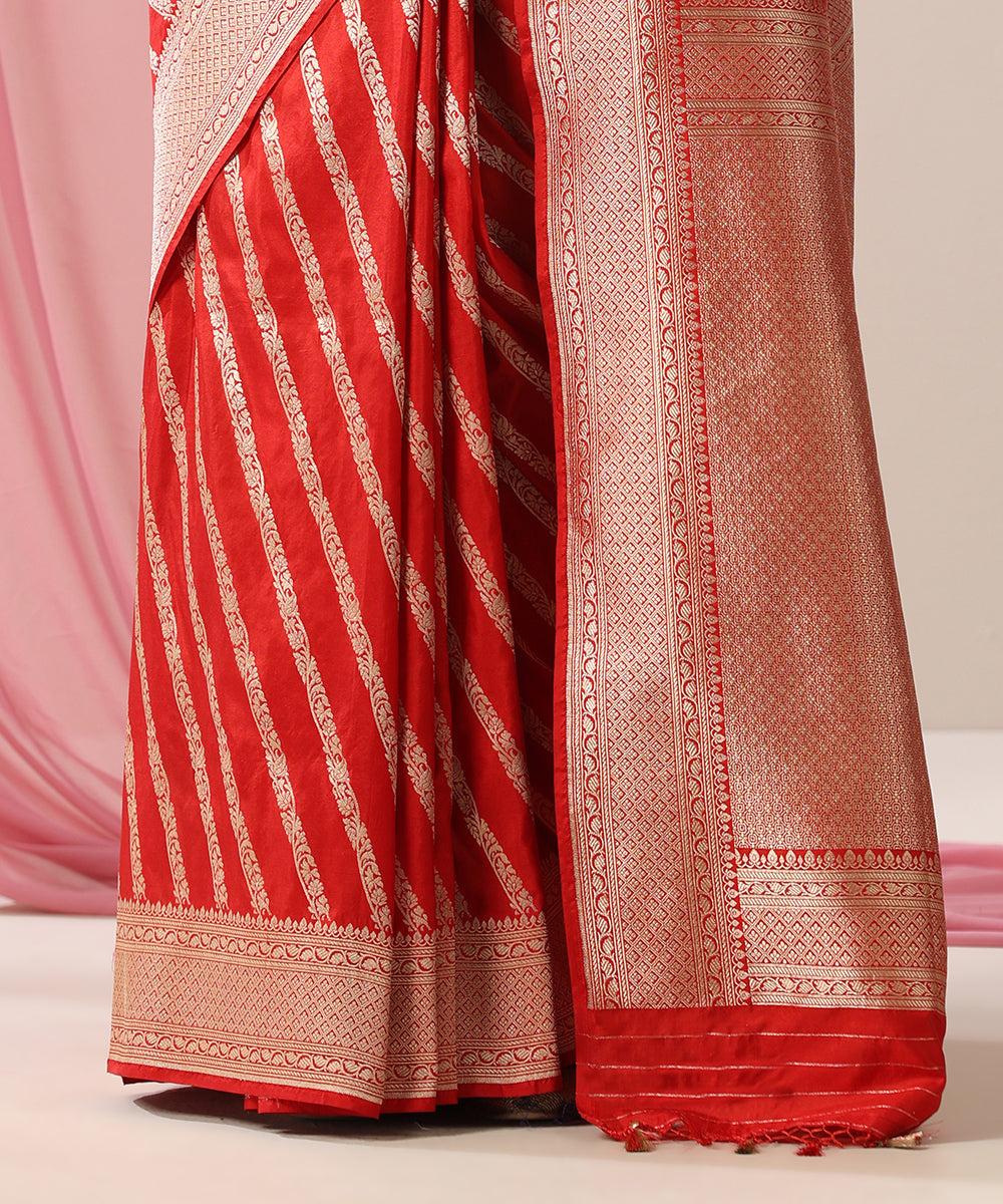 Red_Handloom_Pure_Katan_Silk_Banarasi_Saree_With_Cutwork_Zari_Bel_In_Diagonal_Weave_WeaverStory_04