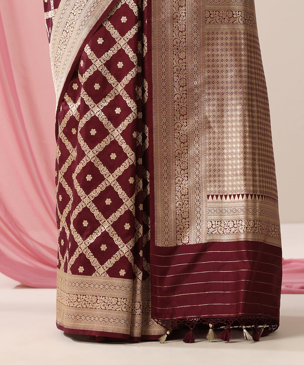 Handloom_Wine_Pure_Katan_Silk_Banarasi_Saree_With_Chowkadi_Jaal_WeaverStory_04