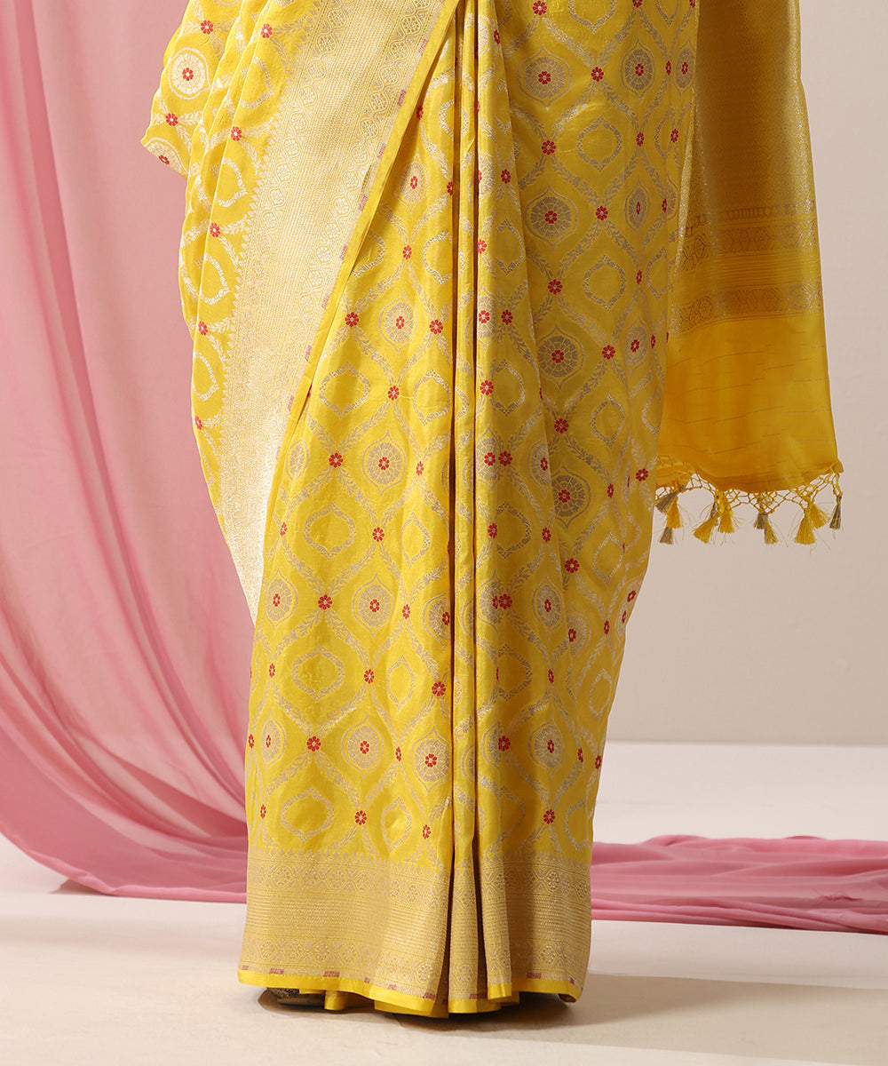 Yellow_Handloom_Pure_Katan_Silk_Banarasi_Saree_With_Red_Meenakari_WeaverStory_04