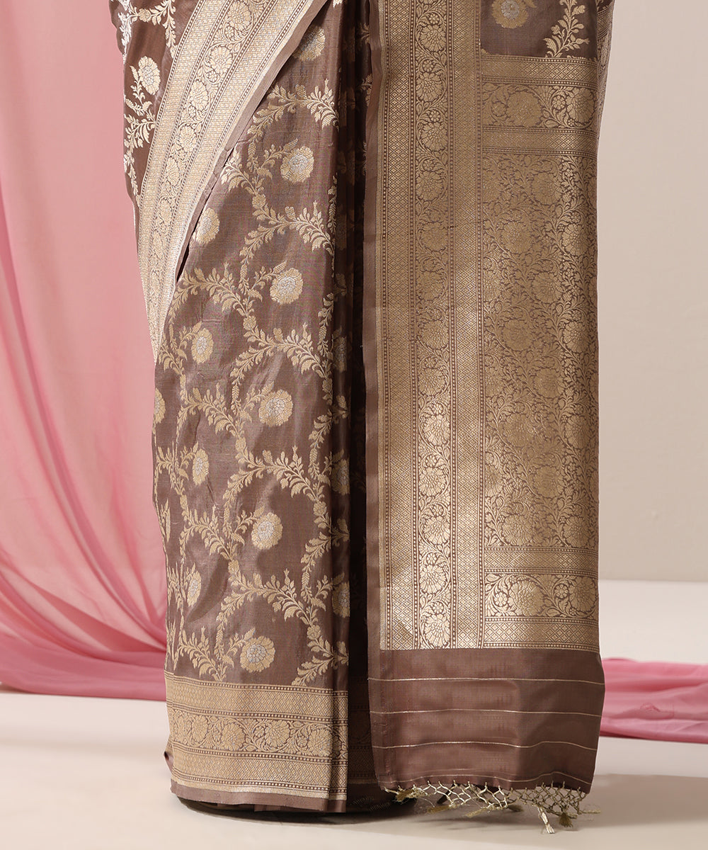 Grey_Dual_Tone_Handloom_Pure_Katan_Silk_Banarasi_Saree_With_Gold_And_Silver_Zari_Jaal_WeaverStory_04