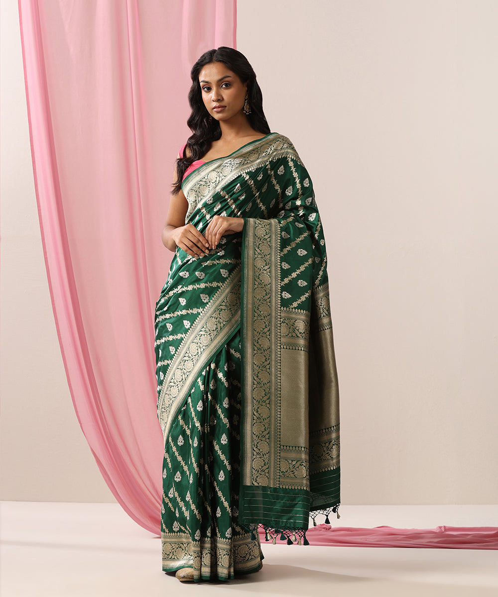 Handloom_Emerald_Green_Pure_Katan_Silk_Banarasi_Saree_With_Diagonal_Bel_And_Silver_Zari_Motifs_WeaverStory_02