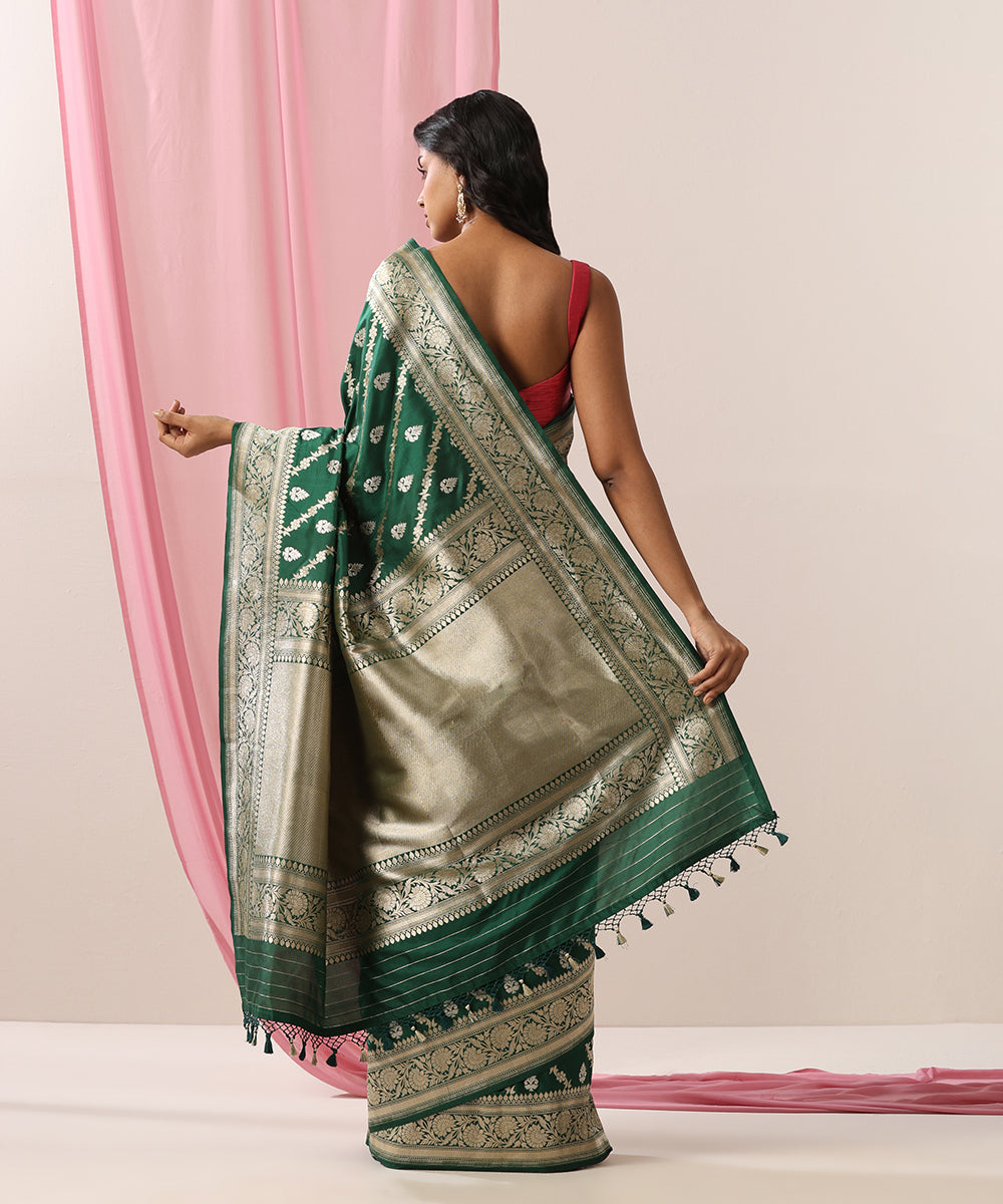 Handloom_Emerald_Green_Pure_Katan_Silk_Banarasi_Saree_With_Diagonal_Bel_And_Silver_Zari_Motifs_WeaverStory_03