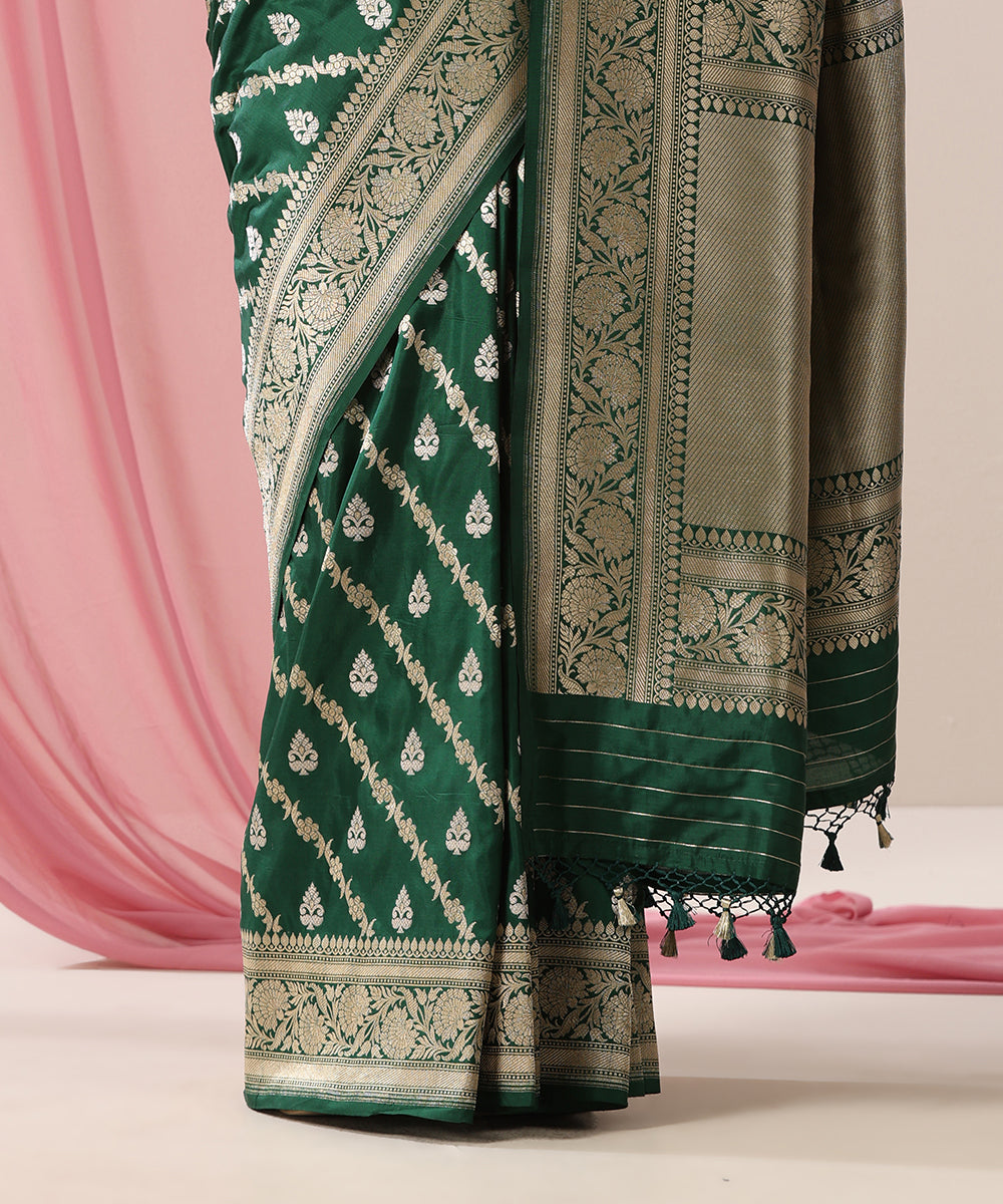 Handloom_Emerald_Green_Pure_Katan_Silk_Banarasi_Saree_With_Diagonal_Bel_And_Silver_Zari_Motifs_WeaverStory_04