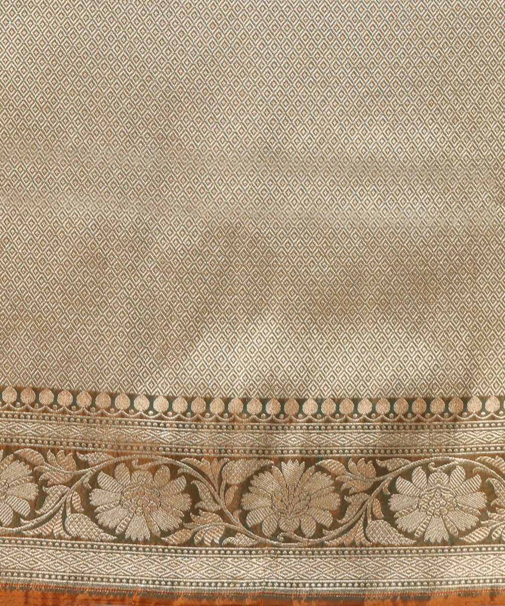 Henna_Green_Handloom_Pure_Katan_Silk_Banarasi_Saree_With_Gold_And_Silver_Zari_Floral_Jaal_WeaverStory_05
