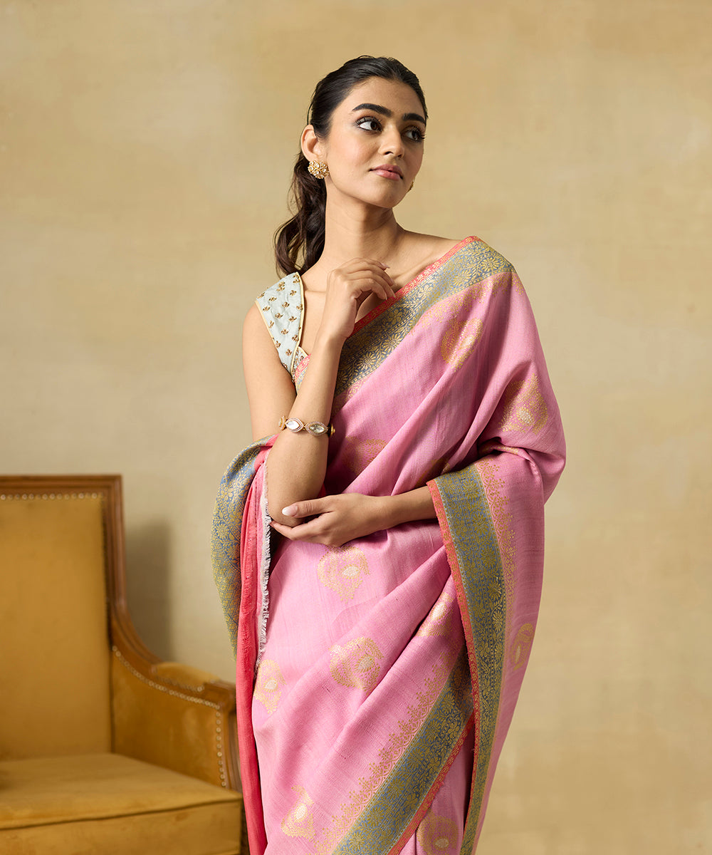 Handloom_Pink_Pure_Tussar_Georgette_Banarasi_Saree_With_Bottle_Green_Border_And_Peach_Selvedge_WeaverStory_02