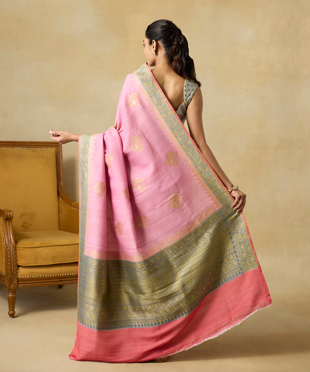 Handloom_Pink_Pure_Tussar_Georgette_Banarasi_Saree_With_Bottle_Green_Border_And_Peach_Selvedge_WeaverStory_03