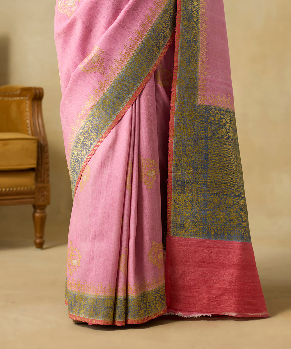 Handloom_Pink_Pure_Tussar_Georgette_Banarasi_Saree_With_Bottle_Green_Border_And_Peach_Selvedge_WeaverStory_04