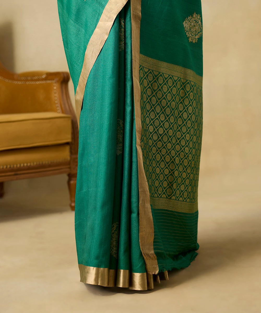 Emerald_Green_Handloom_Pure_Tussar_Georgette_Banarasi_Saree_With_Sona_Rupa_Zari_Kadhwa_Boota_WeaverStory_04