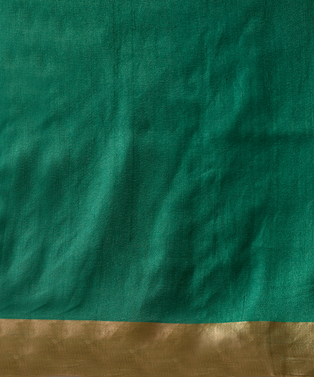 Emerald_Green_Handloom_Pure_Tussar_Georgette_Banarasi_Saree_With_Sona_Rupa_Zari_Kadhwa_Boota_WeaverStory_05