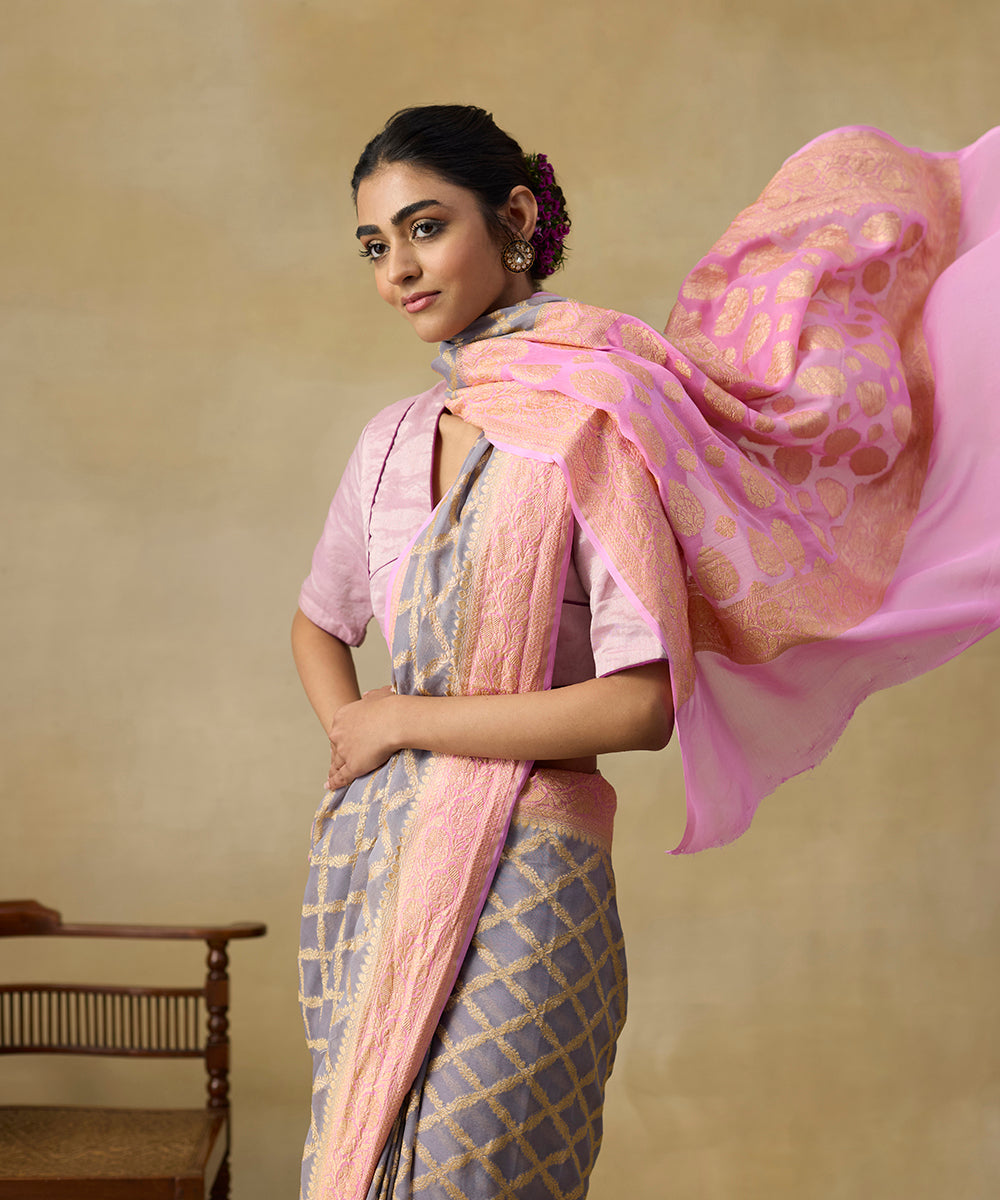 Grey_And_Pink_Double_Shaded_Handloom_Banarasi_Georgette_Saree_With_Cutwork_Zari_Jaal_WeaverStory_02