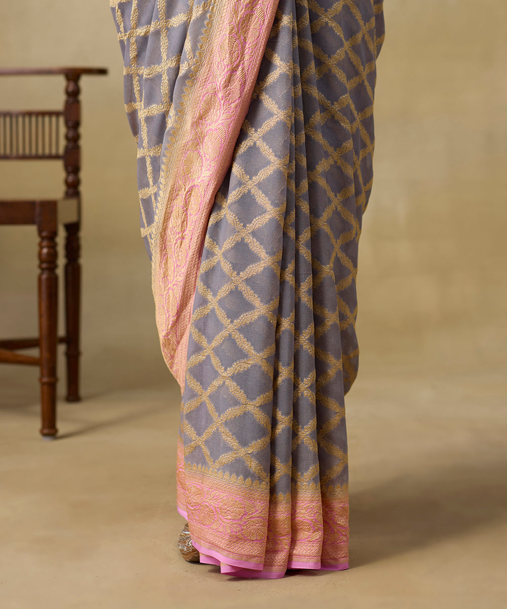 Grey_And_Pink_Double_Shaded_Handloom_Banarasi_Georgette_Saree_With_Cutwork_Zari_Jaal_WeaverStory_04