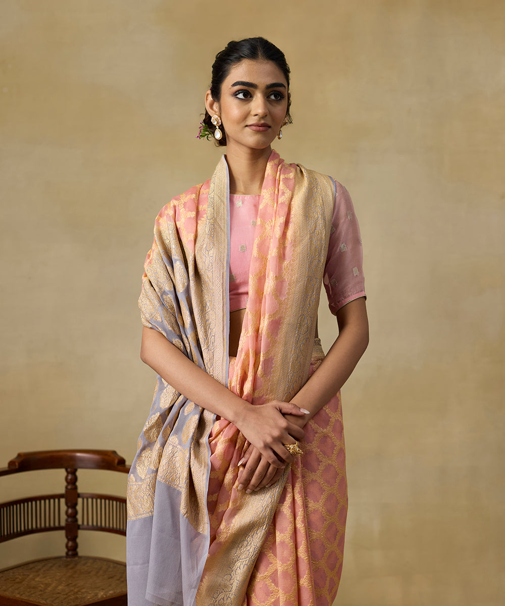Handloom_Grey_And_Peach_Double_Shaded_Banarasi_Georgette_Saree_With_Zari_Jaal_WeaverStory_02