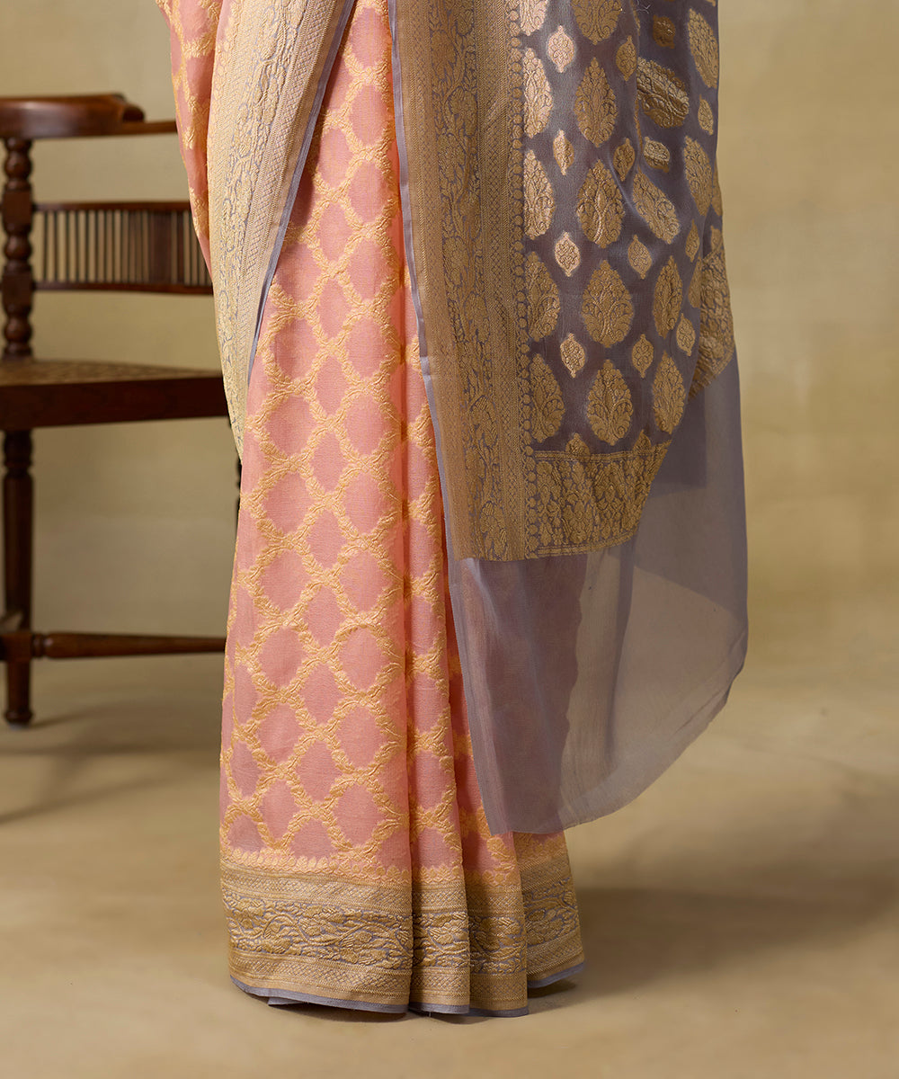 Handloom_Grey_And_Peach_Double_Shaded_Banarasi_Georgette_Saree_With_Zari_Jaal_WeaverStory_04