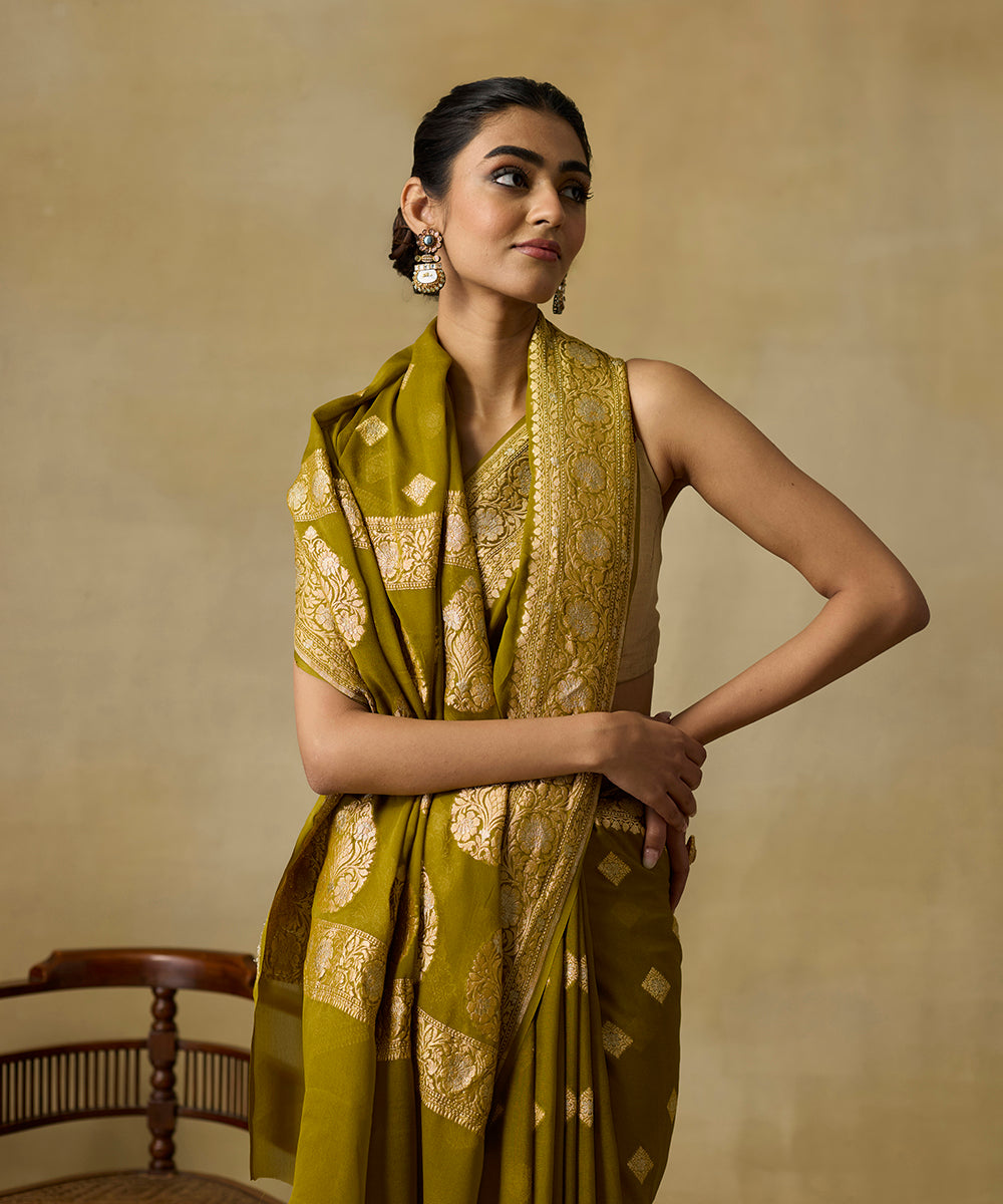 Henna_Green_Handloom_Pure_Georgette_Banarasi_Saree_With_Zari_Booti_WeaverStory_02