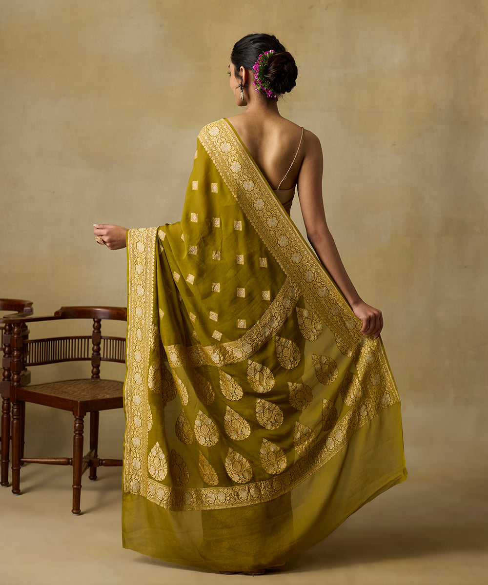 Henna_Green_Handloom_Pure_Georgette_Banarasi_Saree_With_Zari_Booti_WeaverStory_03