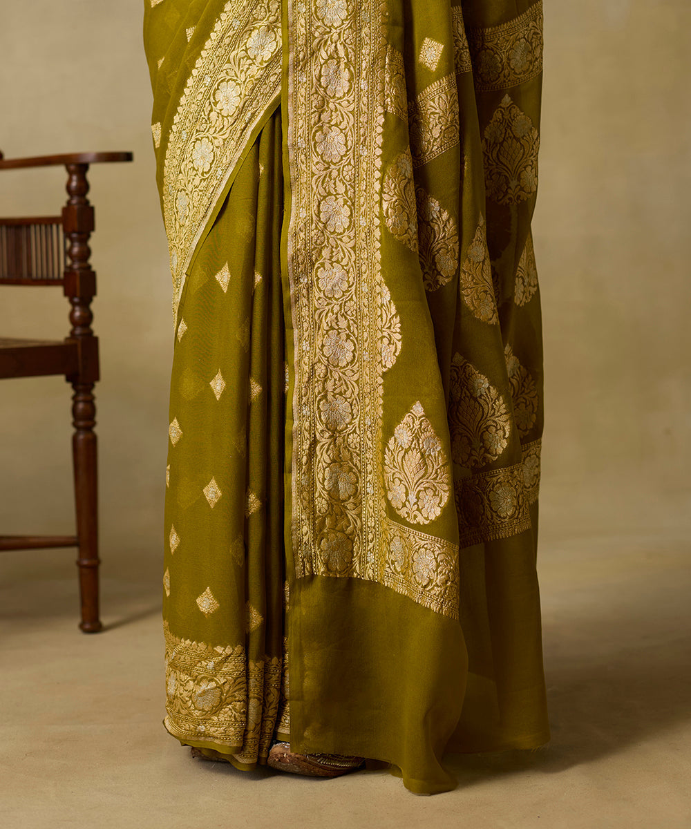 Henna_Green_Handloom_Pure_Georgette_Banarasi_Saree_With_Zari_Booti_WeaverStory_04