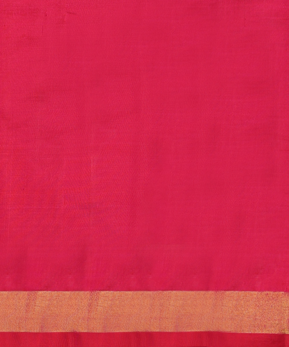 Cream_Handloom_Pure_Mulberry_Silk_Ikat_Patola_Saree_With_Paisley_Motifs_WeaverStory05