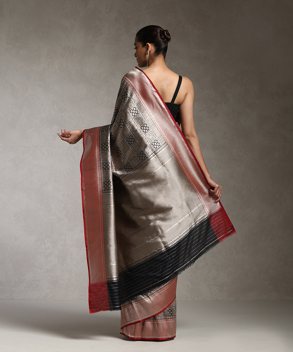 Black_Handloom_Pure_Katan_Silk_Kimkhab_Banarasi_Saree_With_Red_Border_WeaverStory_03