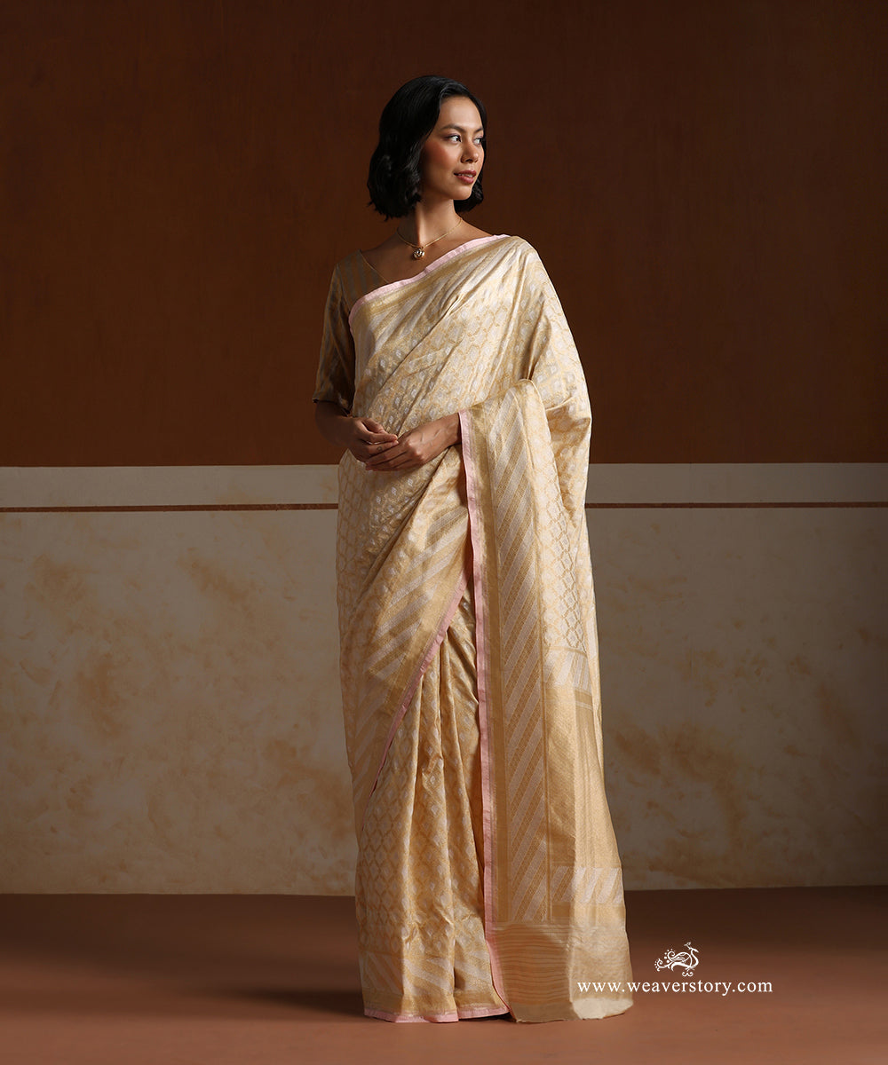 Offwhite_Pure_Katan_Silk_Handloom_Banarasi_Saree_With_Sona_Rupa_Zari_WeaverStory_02