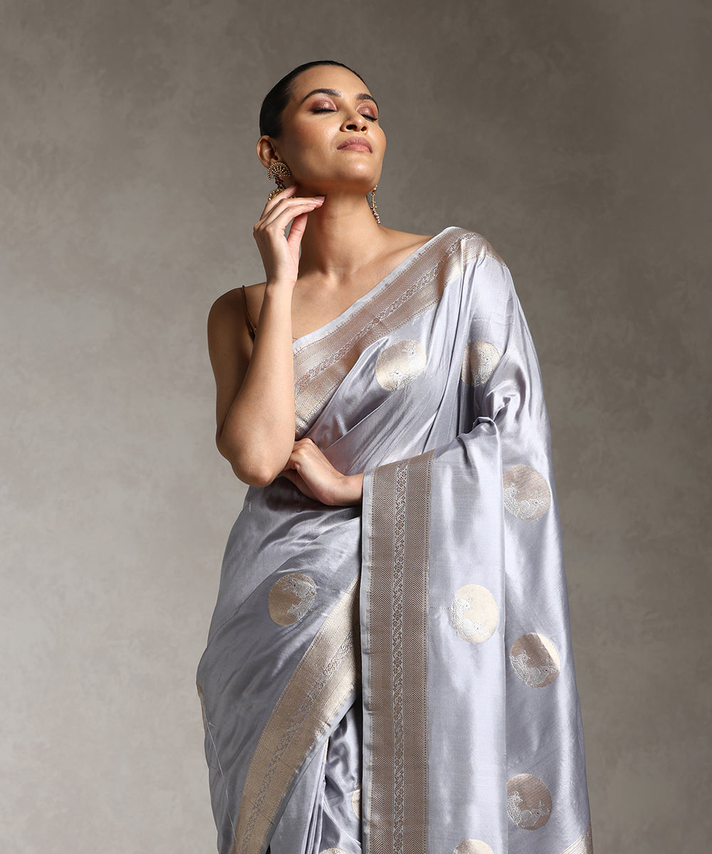 Grey_Handloom_Pure_Katan_Silk_Shikargah_Banarasi_Saree_With_Two_Deer_Motifs_WeaverStory_02