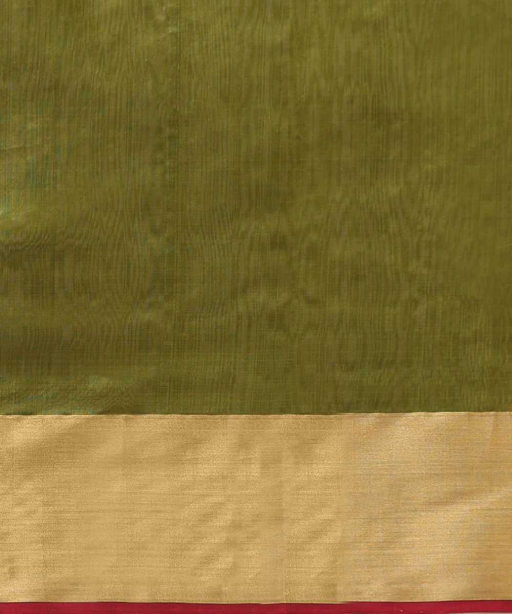 Handloom_Heena_Green_Pure_Silk_Chanderi_Saree_With_Floral_Motif_And_Golden_Border_WeaverStory_05