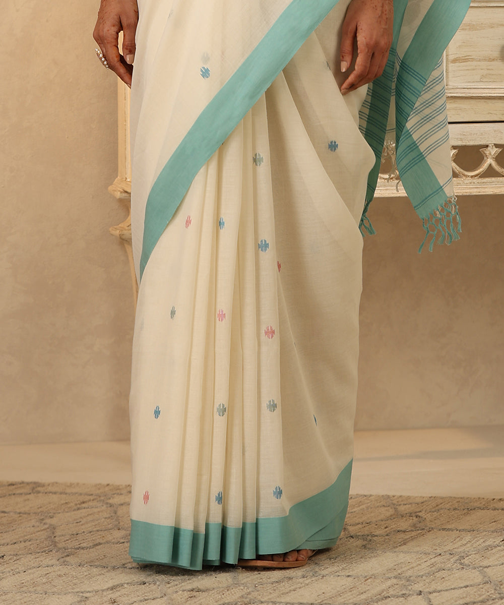 Handloom_Cream_Mulmul_Dhakai_Jamdani_Saree_With_Multicolor_Teal_Border_WeaverStory_05